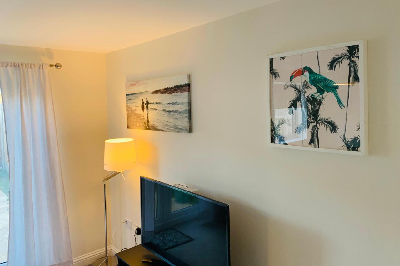Alpha, Private Double Room, City Centre, Free Parking, Sittingbourne, Kent Eksteriør billede