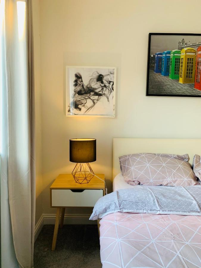 Alpha, Private Double Room, City Centre, Free Parking, Sittingbourne, Kent Eksteriør billede